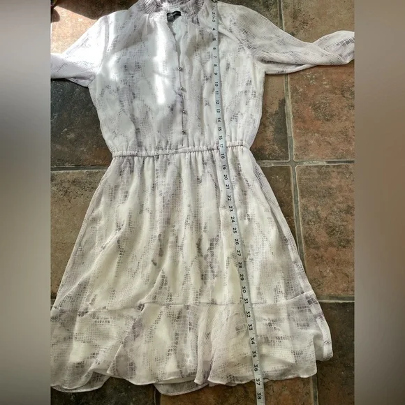 WHBM Lavender & White Snake Print Long Sleeve Blouson Dress Ruffle Neckline Sz 6 - Picture 10 of 12